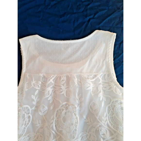 CALSTYLE Mesh Embroidered Tank Top-White- Handkerchief Hem, S - Picture 5 of 5